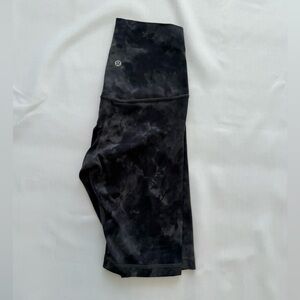 Lululemon Align High-Rise Bike Shorts Size 6 Tie-Dye / Marble Wash